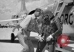 Standbild der US Air Force Uniformen United States USA, 1957, aus Sekunde 34 historischem Filmmaterial Videoclip 65675068587