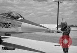 Immagine di United States Air Force uniformi United States USA, 1957, secondo 21 filmato di repertorio 65675068588