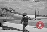 Immagine di United States Air Force uniformi United States USA, 1957, secondo 24 filmato di repertorio 65675068588