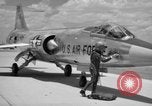 Immagine di United States Air Force uniformi United States USA, 1957, secondo 28 filmato di repertorio 65675068588