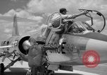 Immagine di United States Air Force uniformi United States USA, 1957, secondo 54 filmato di repertorio 65675068588
