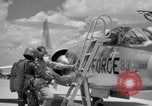 Immagine di United States Air Force uniformi United States USA, 1957, secondo 57 filmato di repertorio 65675068588
