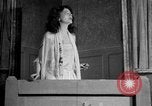 Standbild Romeo und Julia spielen United States USA, 1926, aus Sekunde 17 historischem Filmmaterial Videoclip 65675068602
