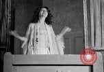 Standbild Romeo und Julia spielen United States USA, 1926, aus Sekunde 26 historischem Filmmaterial Videoclip 65675068602