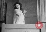 Standbild Romeo und Julia spielen United States USA, 1926, aus Sekunde 28 historischem Filmmaterial Videoclip 65675068602