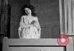 Standbild Romeo und Julia spielen United States USA, 1926, aus Sekunde 31 historischem Filmmaterial Videoclip 65675068602