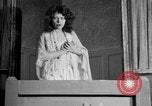 Standbild Romeo und Julia spielen United States USA, 1926, aus Sekunde 33 historischem Filmmaterial Videoclip 65675068602