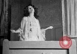 Standbild Romeo und Julia spielen United States USA, 1926, aus Sekunde 61 historischem Filmmaterial Videoclip 65675068602