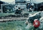 Immagine di Materiali di consumo catapultato alle truppe USA sotto attacco da nord Vietnamiti Il Vietnam, 1968, secondo 26 filmato di repertorio 65675068670