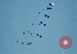 Standbild US-luftbrücke Operationen in Vietnam1968 Israel 1973 Tel Aviv Israel, 1973, aus Sekunde 18 historischem Filmmaterial Videoclip 65675068672