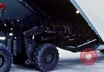 Standbild US Military Airlift Command C-5 Flugzeuge fliegen relief Missionen in Armeni Armenien, 1988, aus Sekunde 6 historischem Filmmaterial Videoclip 65675068674