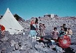 Standbild US Military Airlift Command C-5 Flugzeuge fliegen relief Missionen in Armeni Armenien, 1988, aus Sekunde 27 historischem Filmmaterial Videoclip 65675068674