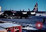 Standbild US Military Airlift Command C-5 Flugzeuge fliegen relief Missionen in Armeni Armenien, 1988, aus Sekunde 33 historischem Filmmaterial Videoclip 65675068674