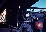 Standbild US Military Airlift Command C-5 Flugzeuge fliegen relief Missionen in Armeni Armenien, 1988, aus Sekunde 34 historischem Filmmaterial Videoclip 65675068674