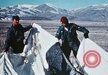 Standbild US Military Airlift Command C-5 Flugzeuge fliegen relief Missionen in Armeni Armenien, 1988, aus Sekunde 40 historischem Filmmaterial Videoclip 65675068674