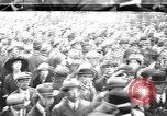 Standbild Arbeitnehmer treffen London England Vereinigtes Königreich, 1922, aus Sekunde 51 historischem Filmmaterial Videoclip 65675068680