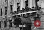 Standbild Arbeitnehmer treffen London England Vereinigtes Königreich, 1922, aus Sekunde 42 historischem Filmmaterial Videoclip 65675068682