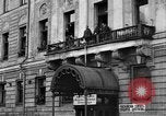 Standbild Arbeitnehmer treffen London England Vereinigtes Königreich, 1922, aus Sekunde 46 historischem Filmmaterial Videoclip 65675068682