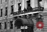 Standbild Arbeitnehmer treffen London England Vereinigtes Königreich, 1922, aus Sekunde 49 historischem Filmmaterial Videoclip 65675068682