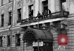 Standbild Arbeitnehmer treffen London England Vereinigtes Königreich, 1922, aus Sekunde 51 historischem Filmmaterial Videoclip 65675068682
