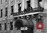 Standbild Arbeitnehmer treffen London England Vereinigtes Königreich, 1922, aus Sekunde 54 historischem Filmmaterial Videoclip 65675068682