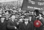 Standbild Arbeitnehmer treffen London England Vereinigtes Königreich, 1922, aus Sekunde 56 historischem Filmmaterial Videoclip 65675068682