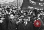 Standbild Arbeitnehmer treffen London England Vereinigtes Königreich, 1922, aus Sekunde 57 historischem Filmmaterial Videoclip 65675068682