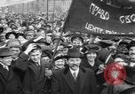 Standbild Arbeitnehmer treffen London England Vereinigtes Königreich, 1922, aus Sekunde 62 historischem Filmmaterial Videoclip 65675068682