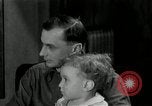 Immagine di Famiglia con 5 bambini United States USA, 1935, secondo 6 filmato di repertorio 65675068709