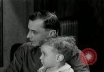 Immagine di Famiglia con 5 bambini United States USA, 1935, secondo 8 filmato di repertorio 65675068709