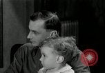 Immagine di Famiglia con 5 bambini United States USA, 1935, secondo 9 filmato di repertorio 65675068709
