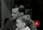 Immagine di Famiglia con 5 bambini United States USA, 1935, secondo 10 filmato di repertorio 65675068709