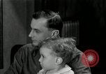 Immagine di Famiglia con 5 bambini United States USA, 1935, secondo 15 filmato di repertorio 65675068709