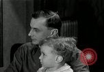 Immagine di Famiglia con 5 bambini United States USA, 1935, secondo 16 filmato di repertorio 65675068709