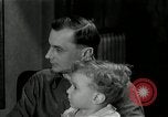 Immagine di Famiglia con 5 bambini United States USA, 1935, secondo 21 filmato di repertorio 65675068709