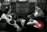 Immagine di Famiglia con 5 bambini United States USA, 1935, secondo 34 filmato di repertorio 65675068709
