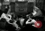 Immagine di Famiglia con 5 bambini United States USA, 1935, secondo 40 filmato di repertorio 65675068709