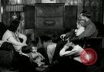 Immagine di Famiglia con 5 bambini United States USA, 1935, secondo 41 filmato di repertorio 65675068709