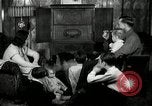 Immagine di Famiglia con 5 bambini United States USA, 1935, secondo 42 filmato di repertorio 65675068709