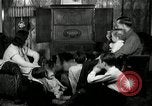 Immagine di Famiglia con 5 bambini United States USA, 1935, secondo 44 filmato di repertorio 65675068709