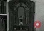 Immagine di Piano in legno autoradio United States USA, 1935, secondo 15 filmato di repertorio 65675068710