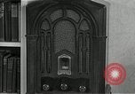 Immagine di Piano in legno autoradio United States USA, 1935, secondo 16 filmato di repertorio 65675068710