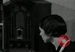 Immagine di Piano in legno autoradio United States USA, 1935, secondo 20 filmato di repertorio 65675068710
