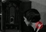 Immagine di Piano in legno autoradio United States USA, 1935, secondo 23 filmato di repertorio 65675068710
