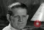 Immagine di Famiglia ascoltando la radio United States USA, 1935, secondo 3 filmato di repertorio 65675068711