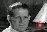 Immagine di Famiglia ascoltando la radio United States USA, 1935, secondo 5 filmato di repertorio 65675068711