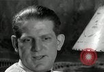 Immagine di Famiglia ascoltando la radio United States USA, 1935, secondo 8 filmato di repertorio 65675068711