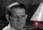 Immagine di Famiglia ascoltando la radio United States USA, 1935, secondo 10 filmato di repertorio 65675068711