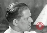 Immagine di Famiglia ascoltando la radio United States USA, 1935, secondo 13 filmato di repertorio 65675068711