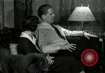 Immagine di Famiglia ascoltando la radio United States USA, 1935, secondo 39 filmato di repertorio 65675068711